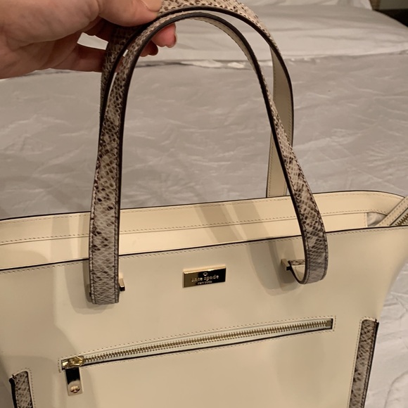 Kate Spade. Cream tote bag. Nwt - Picture 4 of 9